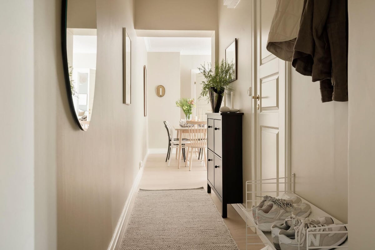 A Bright One-Bedroom Apartment with a Large Balcony 29 hall beige walls