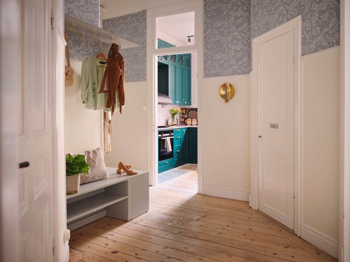 A Spacious Turn-of-the-Century Apartment with Nice Color Accents 30 hall built-in bench
