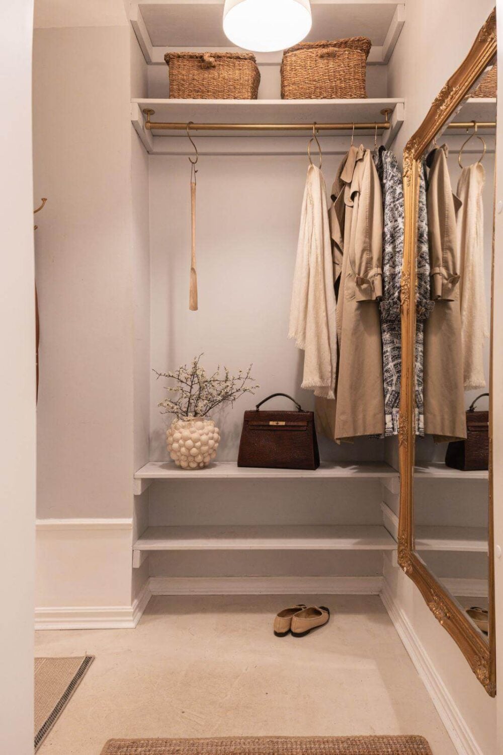 Warm Colors and Classic Elements in a Charming Studio Apartment 15 hall built in shelves and coat rack Warm Colors and Classic Elements in a Charming Studio Apartment