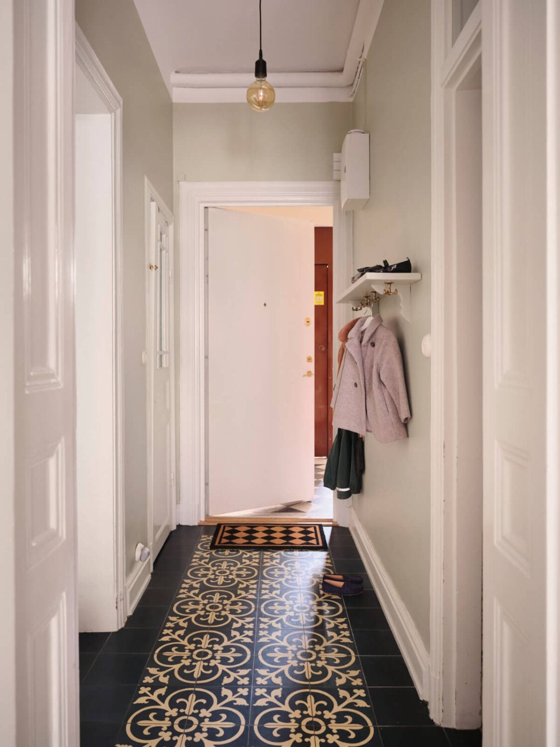 A Spacious Turn-of-the-Century Apartment with Nice Color Accents 34 hall patterned floor tiles 1 A Spacious Turn-of-the-Century Apartment with Nice Color Accents