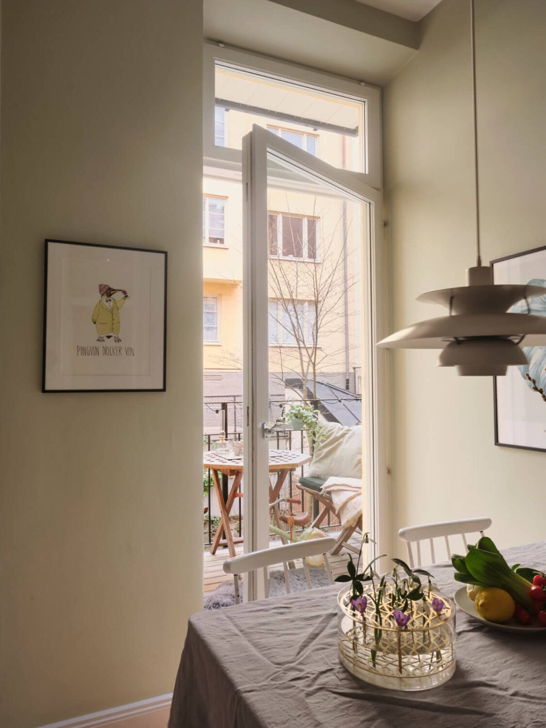 Classic Elements and Light Rooms in a Lovely Family Apartment 20 kitchen balcony door