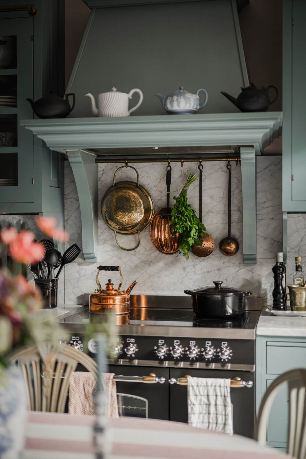 A Spectacular Kitchen and Antiques in a Late 19th-Century Apartment 4 kitchen bertazonni range