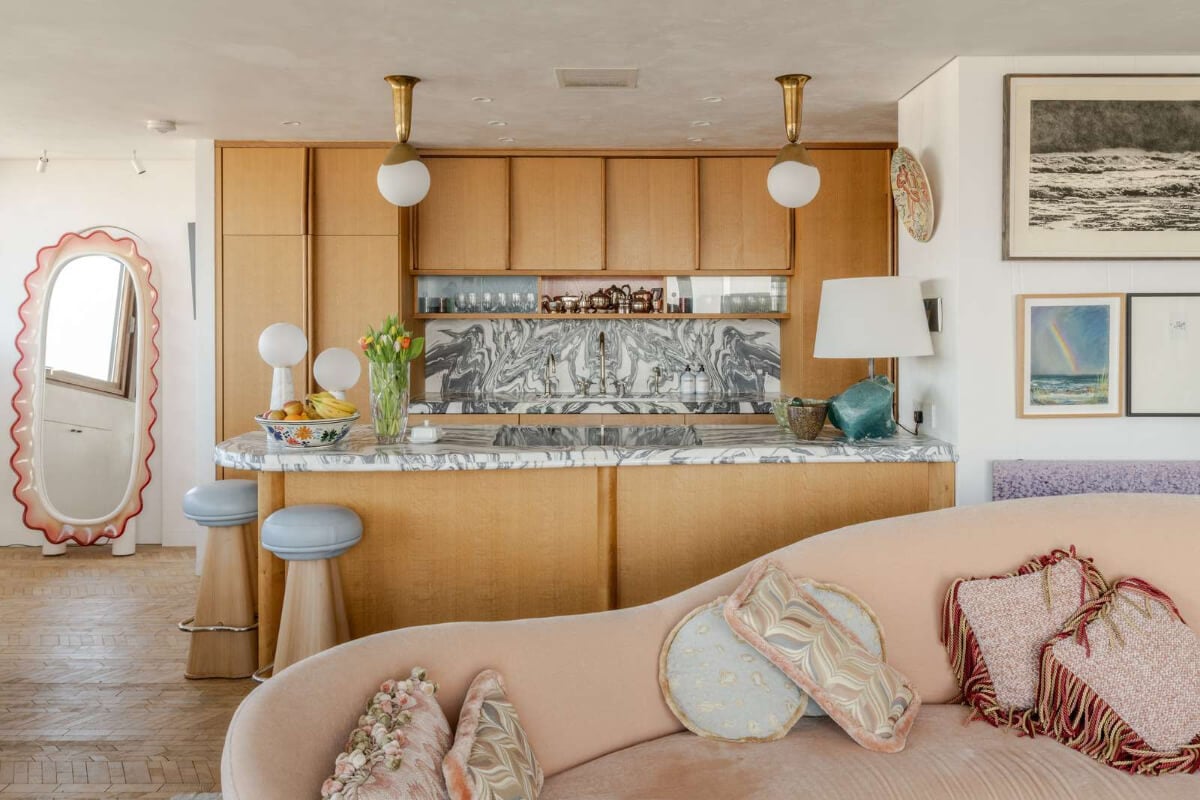 Oak and Marble in a Spectacular Brutalist Apartment in London 7 kitchen marble countertop backsplash