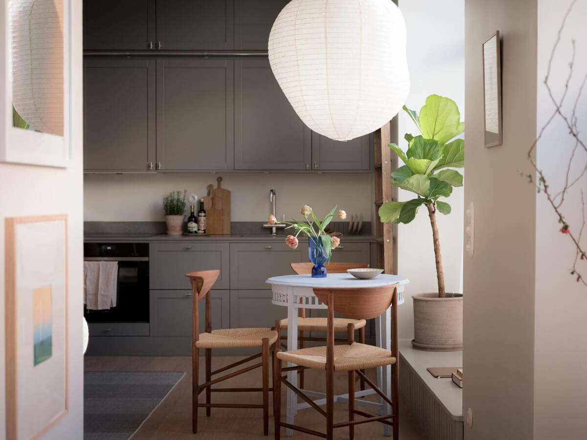 A Modern Split-Level Apartment in a Former Bakery 3 kitchen small round table