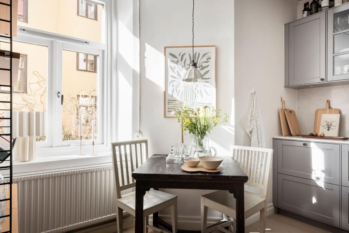 A Bright One-Bedroom Apartment with a Large Balcony 15 kitchen table