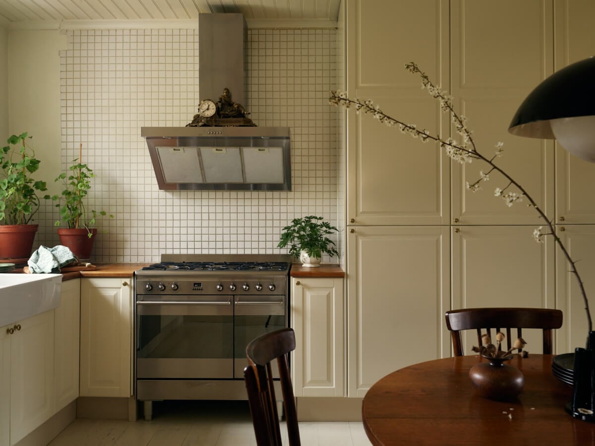 A Charming Semi-Detached House in the First Garden Town of Stockholm 10 kitchen white backsplash tiles