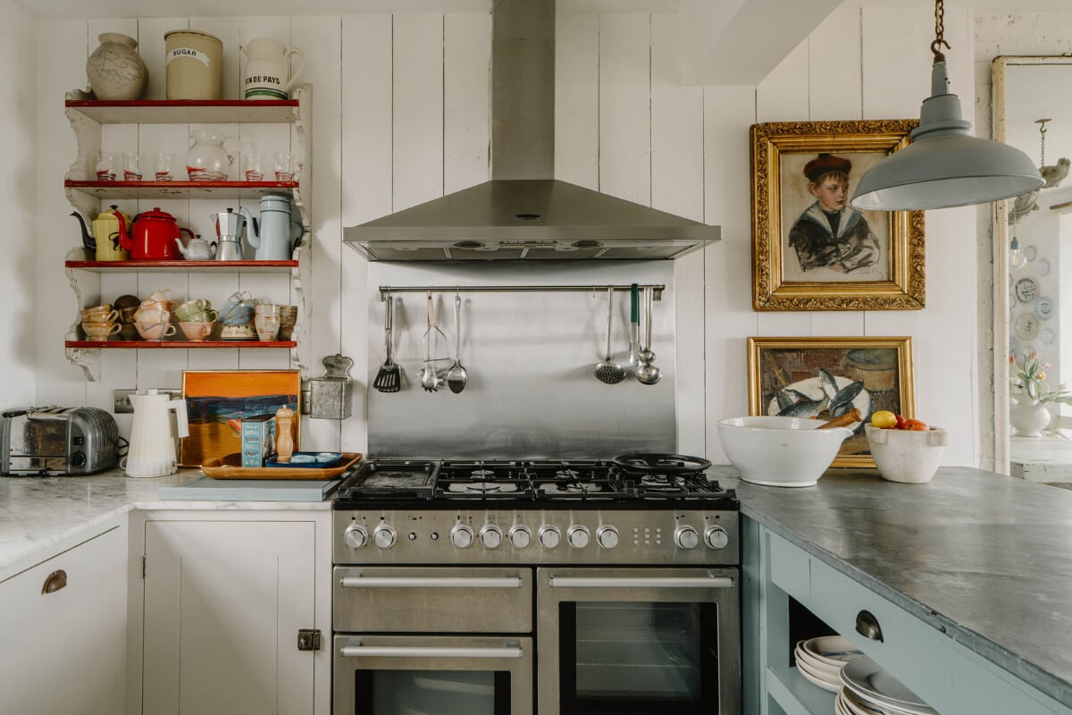A Bright English Seaside Home Owned by Artists 10 kitchen