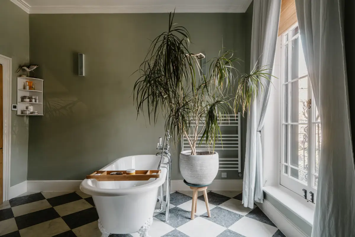 A Grand Regency-Style House with a Mature Garden in London 17 large bathroom checkerboard floor freestanding bath
