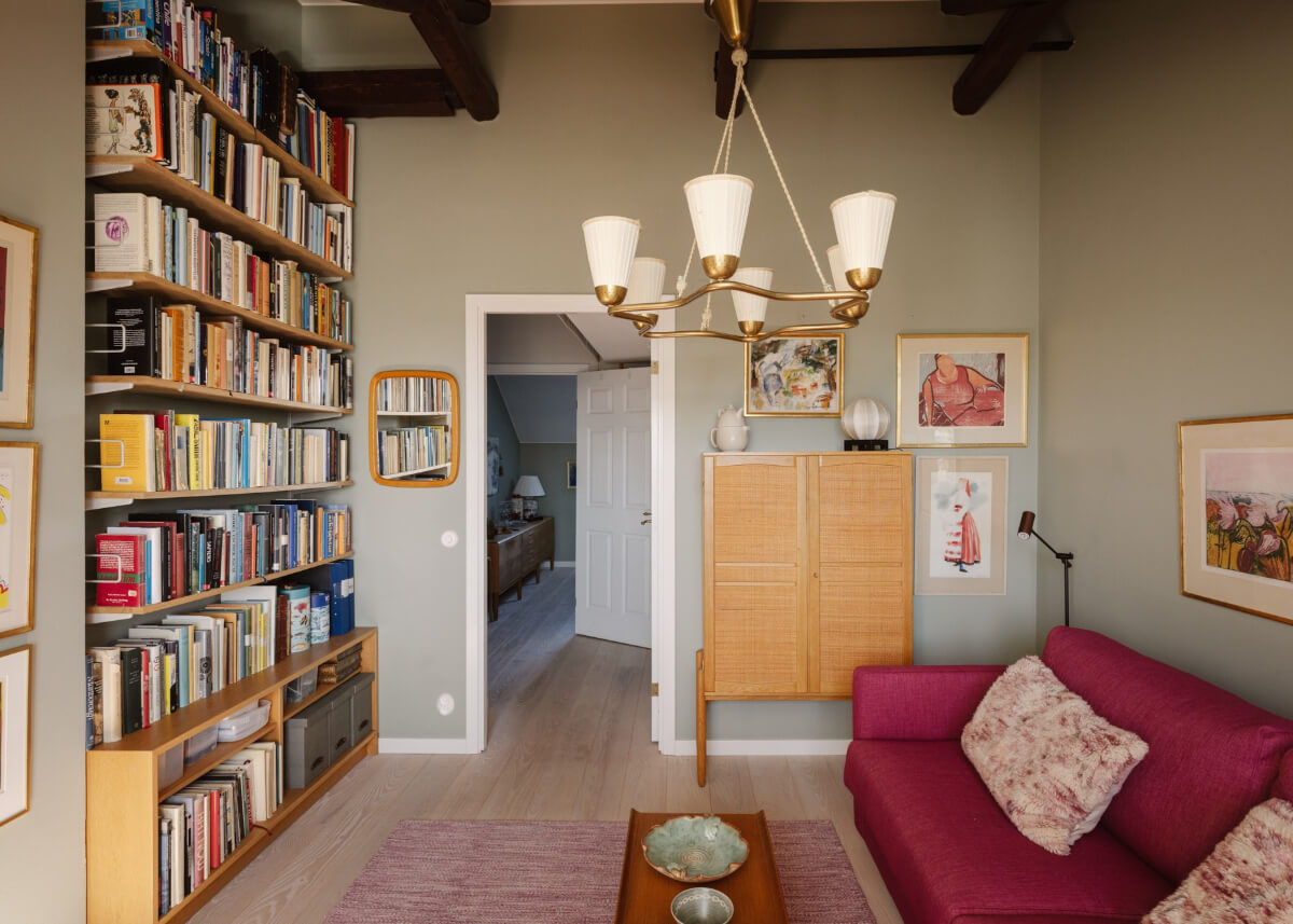 Revisiting a Spectacular Stockholm Penthouse with Exposed Beams 19 library room pink sofa Revisiting a Spectacular Stockholm Penthouse with Exposed Beams