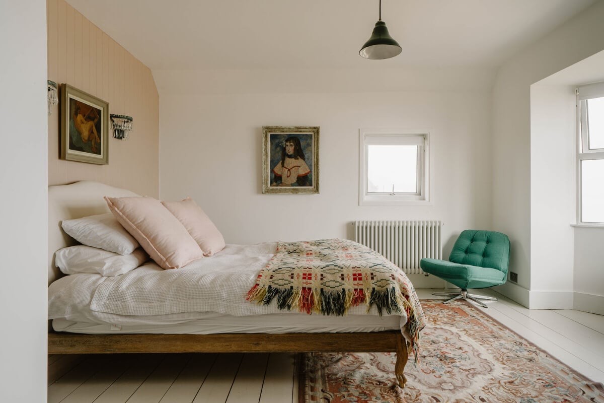 A Bright English Seaside Home Owned by Artists 23 light pink accent wall bedroom
