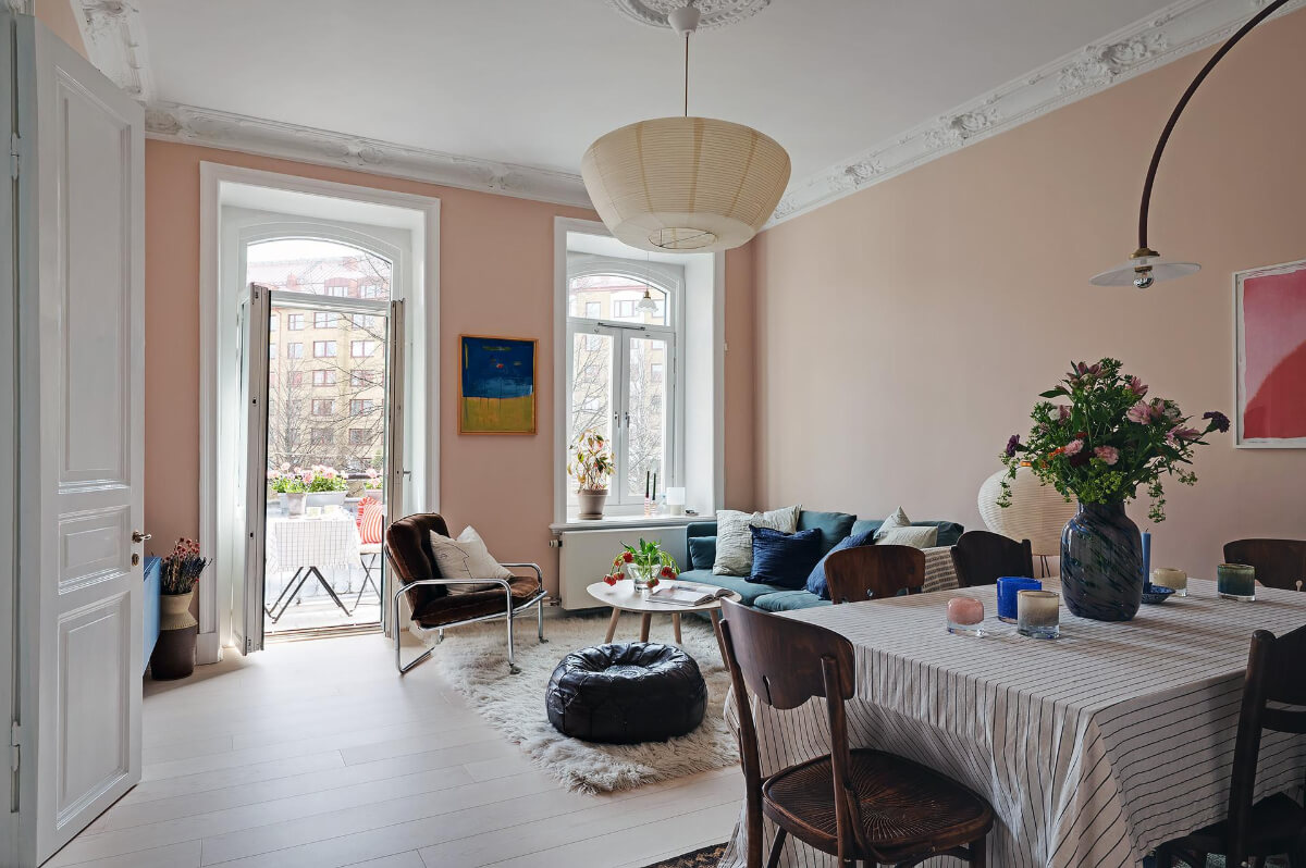 Pink and Blue Tones in a Late 19th-Century Apartment 2 light pink walls stucco living room with dining table