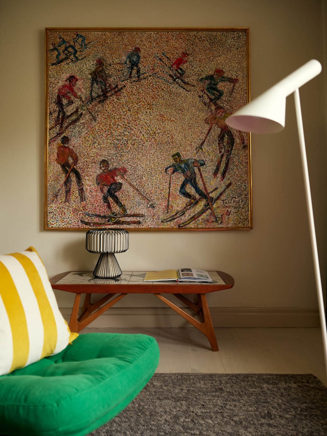 A Charming Semi-Detached House in the First Garden Town of Stockholm 7 living room art