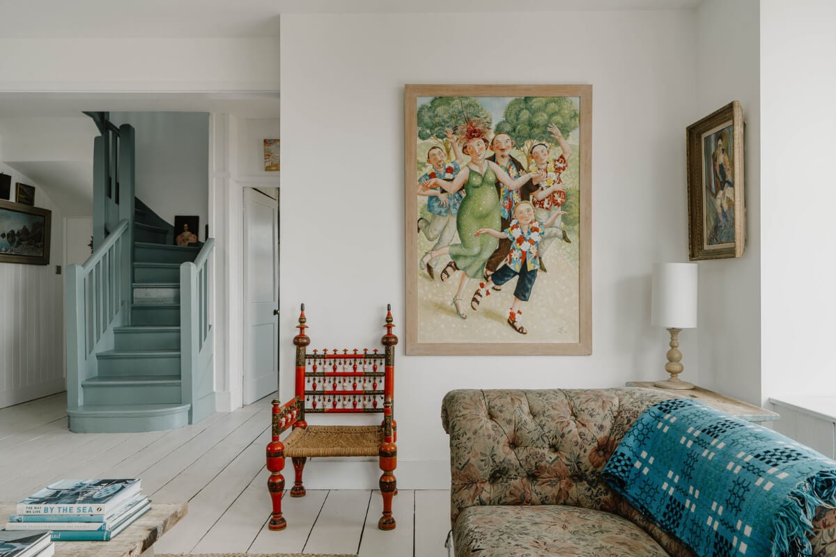 A Bright English Seaside Home Owned by Artists 3 living room detail