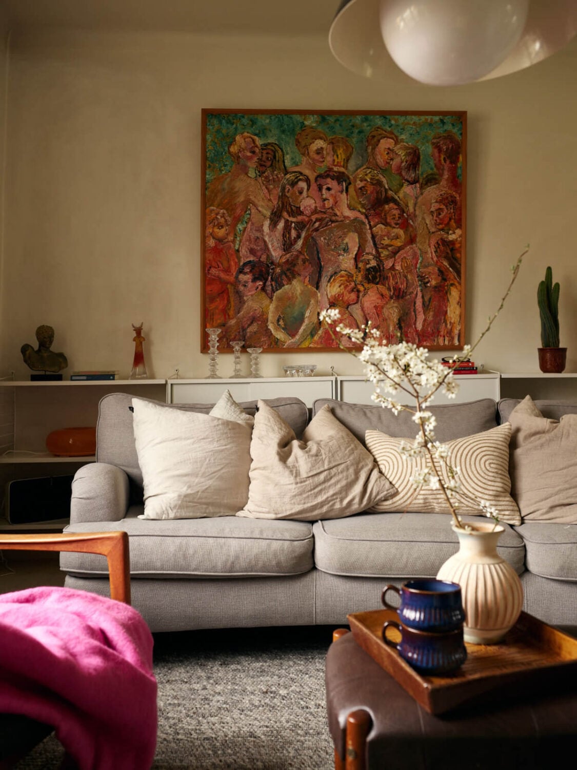 A Charming Semi-Detached House in the First Garden Town of Stockholm 6 living room detail