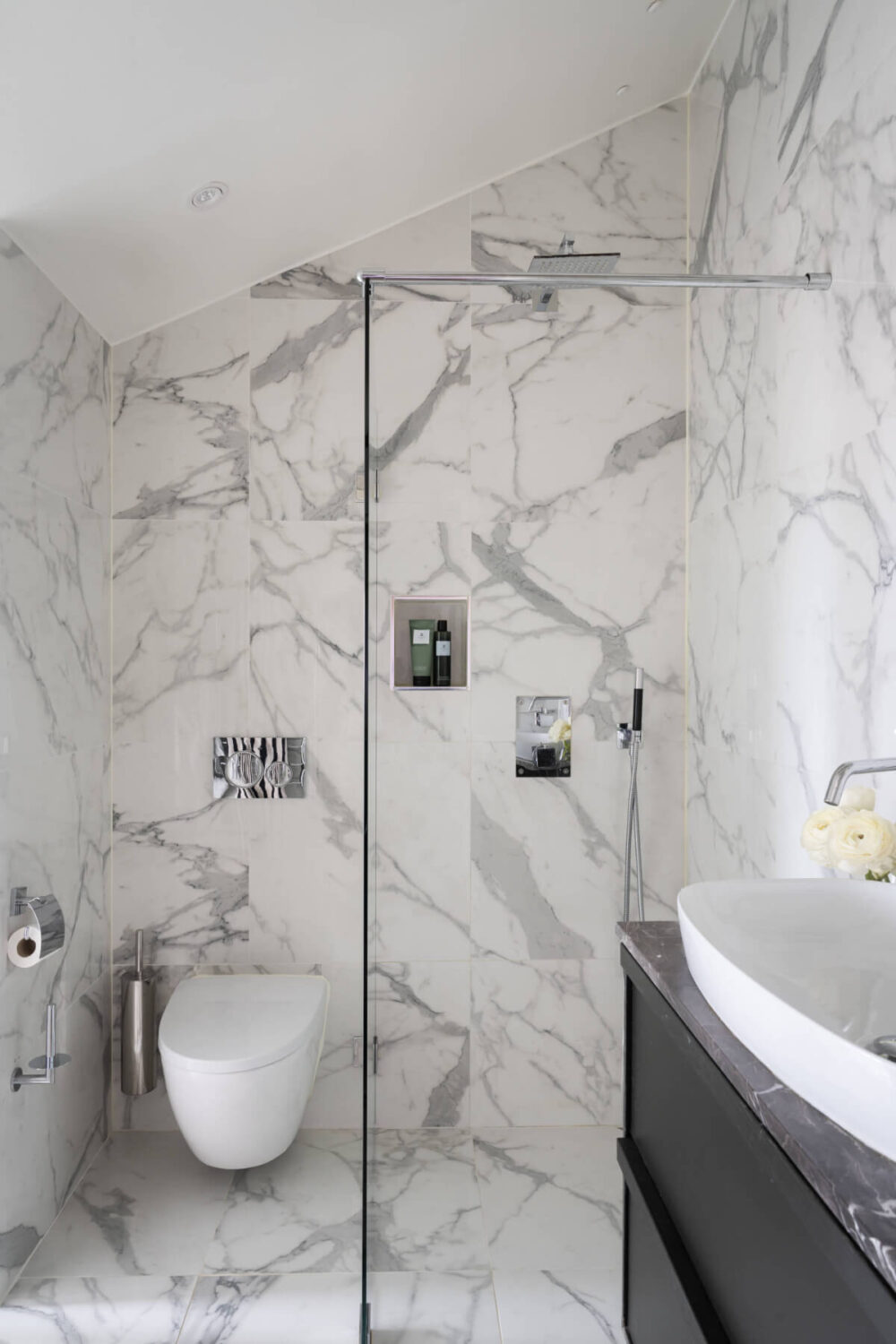 A Stylish Black and White Penthouse Apartment in Stockholm 16 marble bathroom