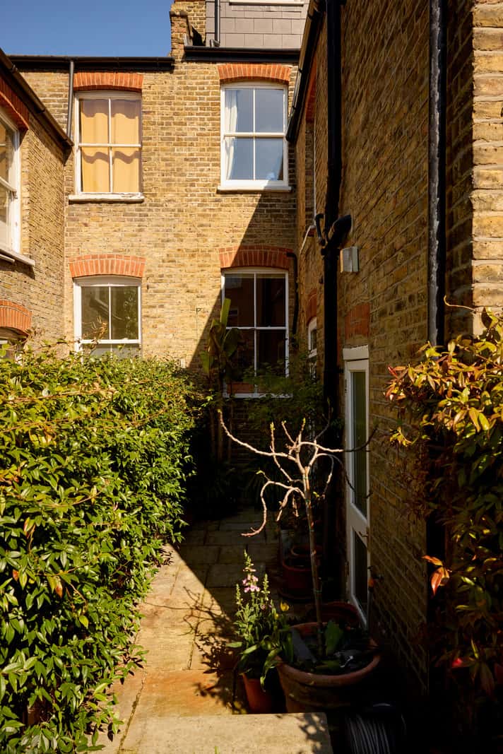 Bespoke Oak Cabinets and Plaster Walls in a London Garden Apartment 16 narrow city garden