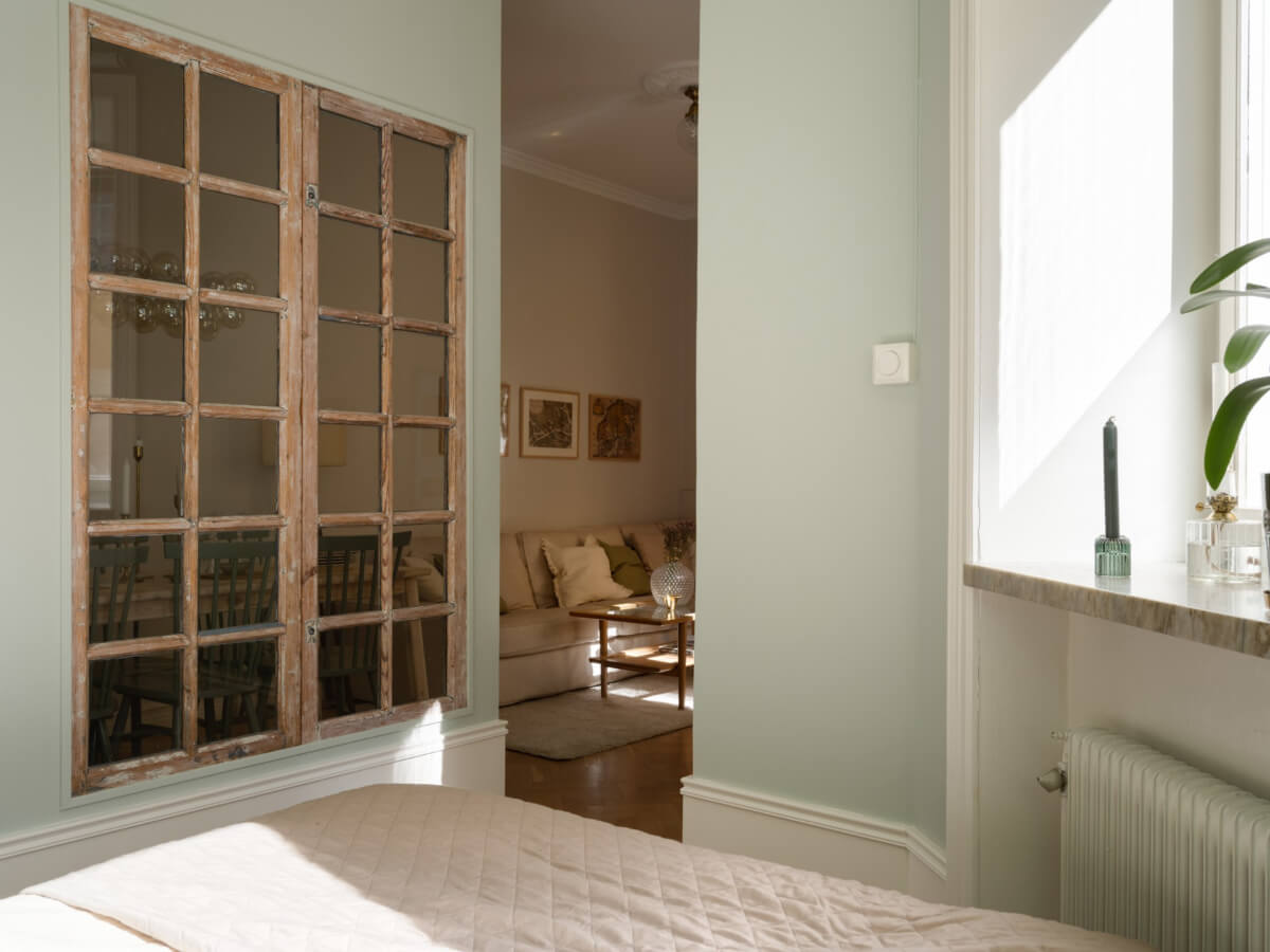 A Small Apartment with Green Color Accents and a Cozy Patio Terrace 15 open floor plan reclaimed window