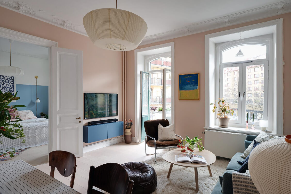 Pink and Blue Tones in a Late 19th-Century Apartment 3 pink living room large window