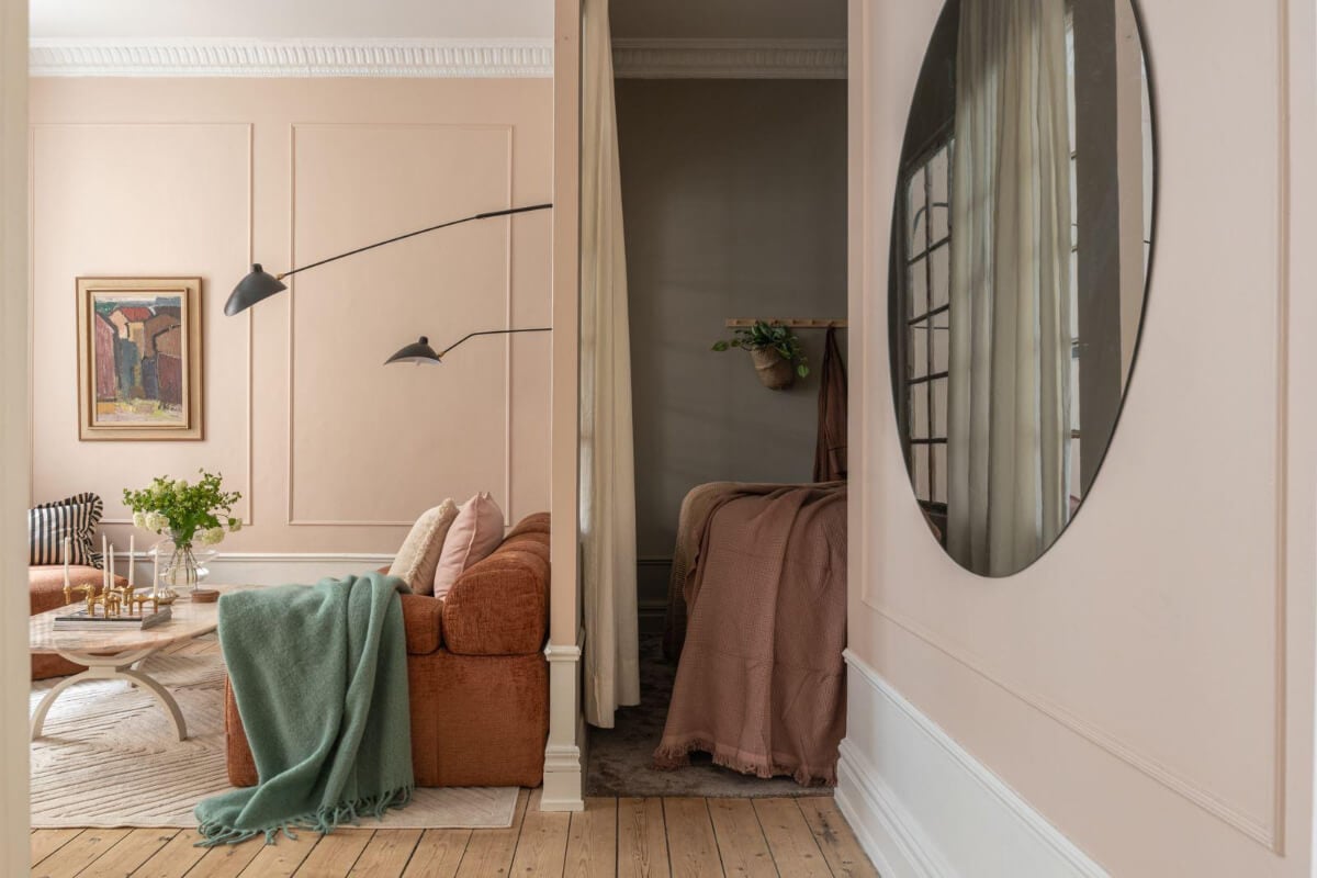 Warm Colors and Classic Elements in a Charming Studio Apartment 6 pink studio apartment with gray bedroom niche