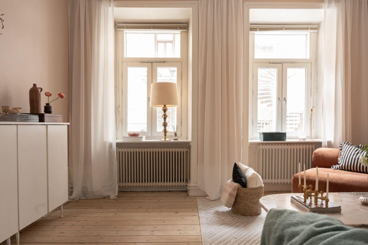 Warm Colors and Classic Elements in a Charming Studio Apartment 4 pink studio apartment