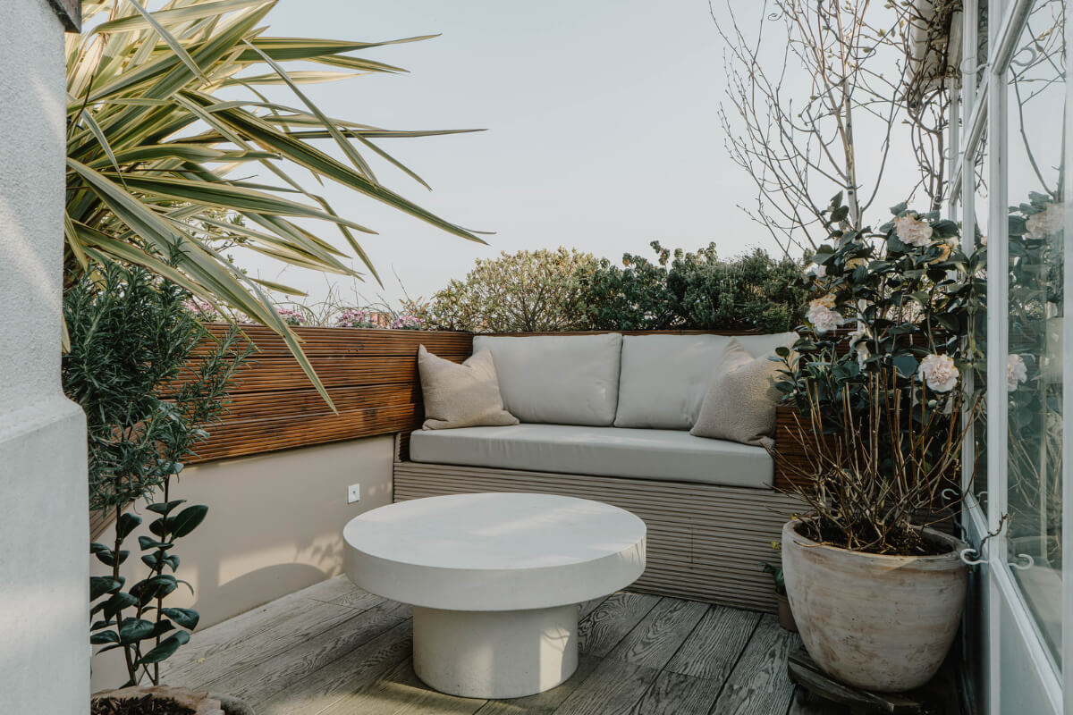 A Classy Apartment on the Top Floors of a 19th-Century Building 18 rooftop seating