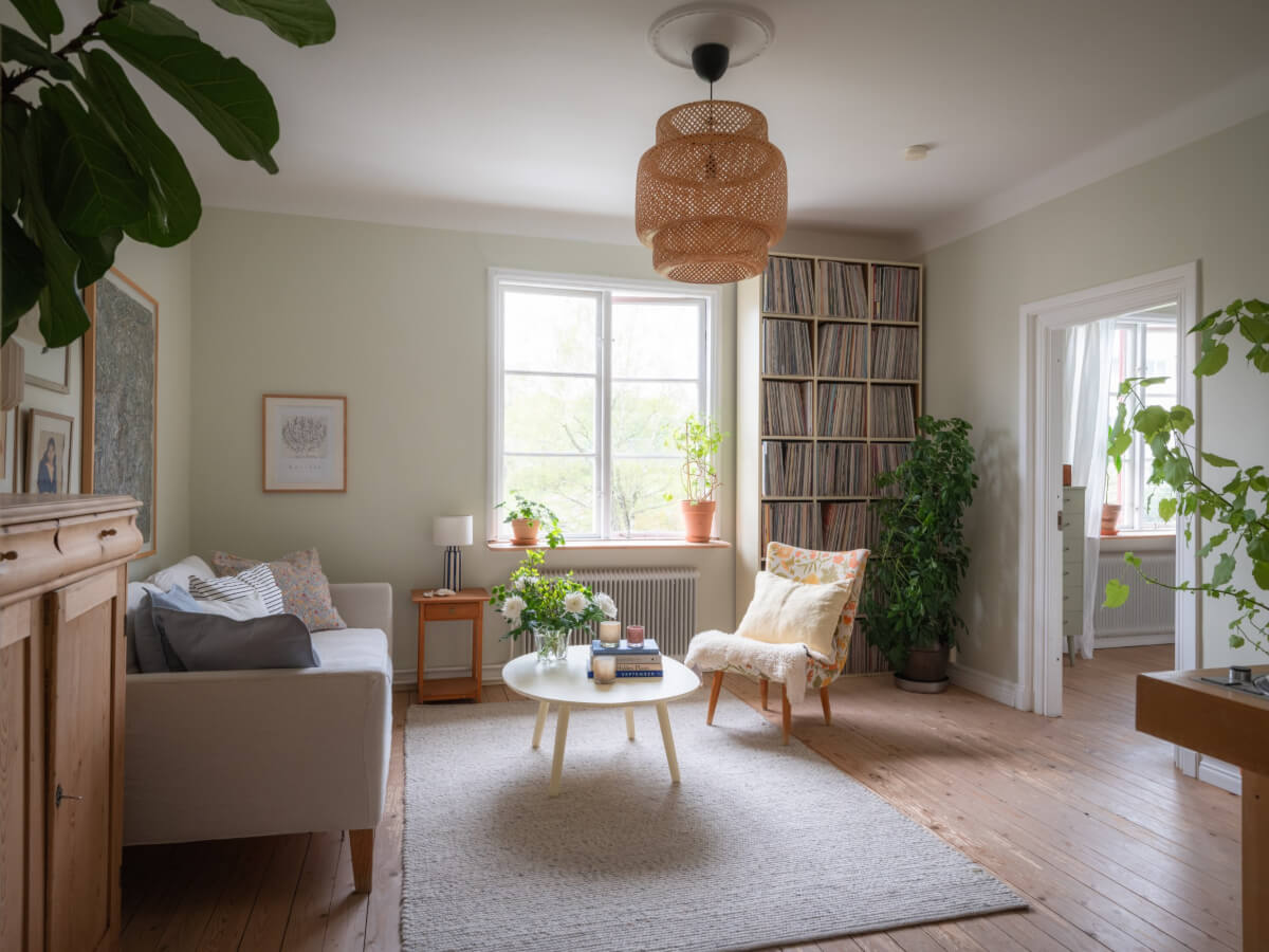 A Soft Color Palette and a Charming Kitchen in a Swedish Apartment 11 scandi living room bookshelves