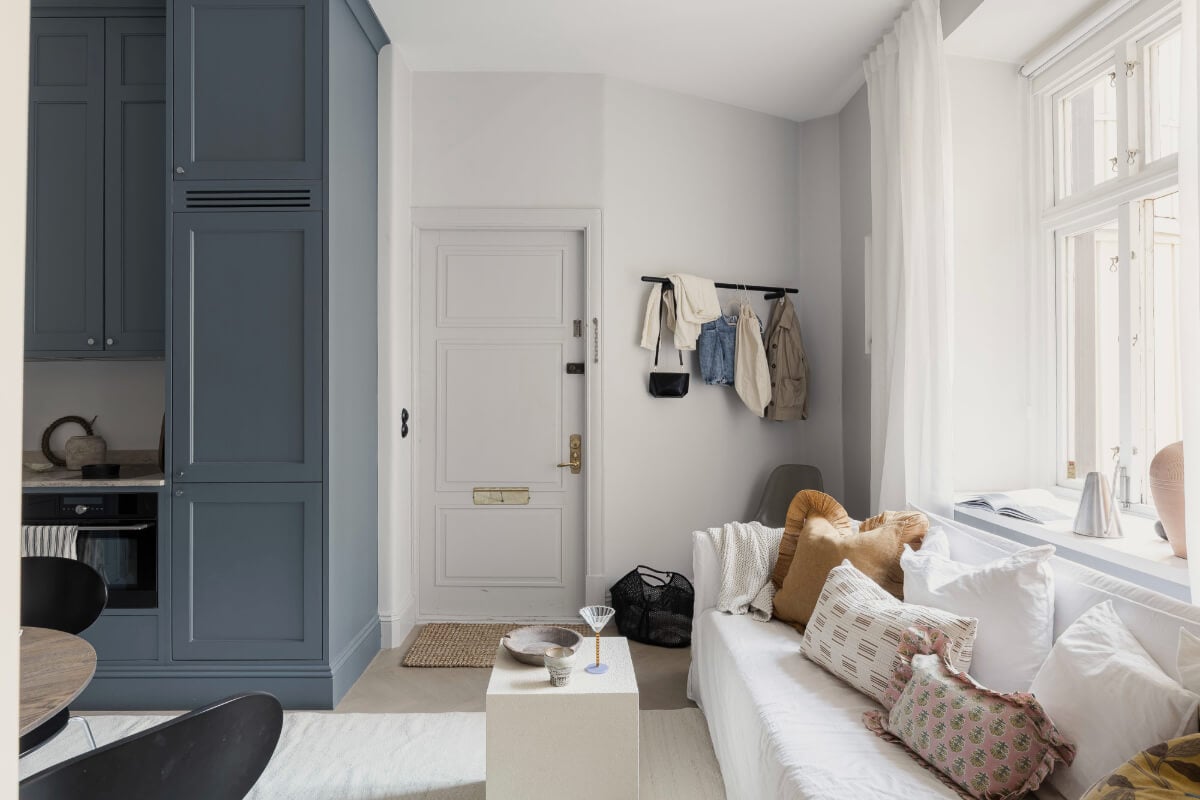 A Stylish Swedish Studio Apartment with a Blue Kitchen 9 scandi studio apartment