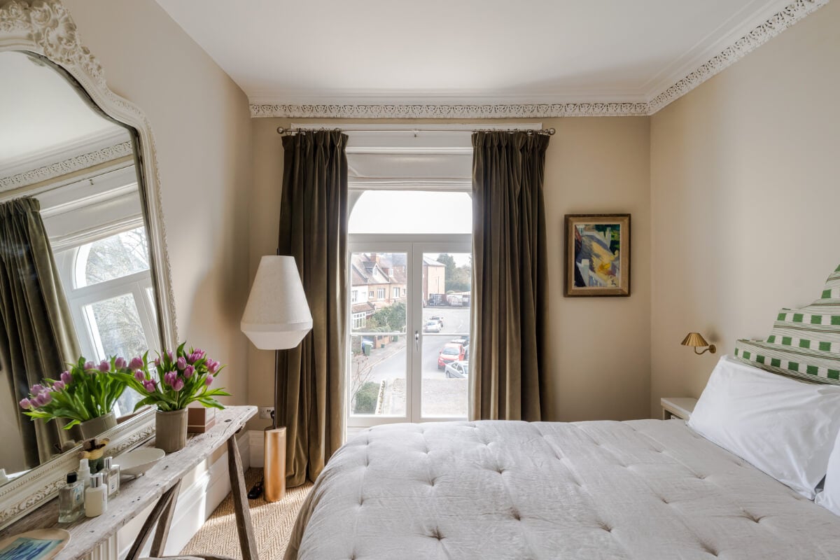 A Serene Color Palette and Arched Windows in a Small English Apartment 10 serene bedroom large window