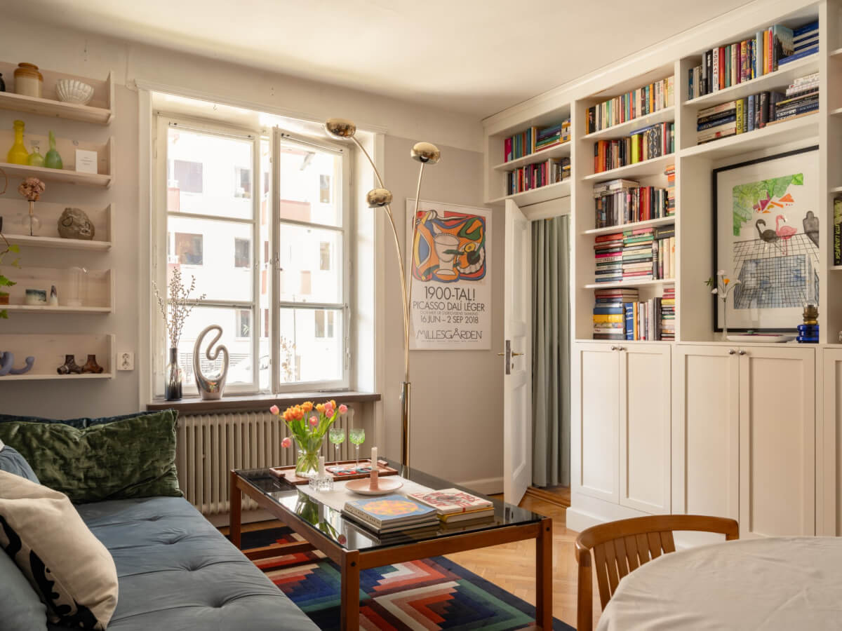 A Small, Cozy Apartment with Built-in Storage and Bookshelves 5 small living room built-in bookshelves and cabinets
