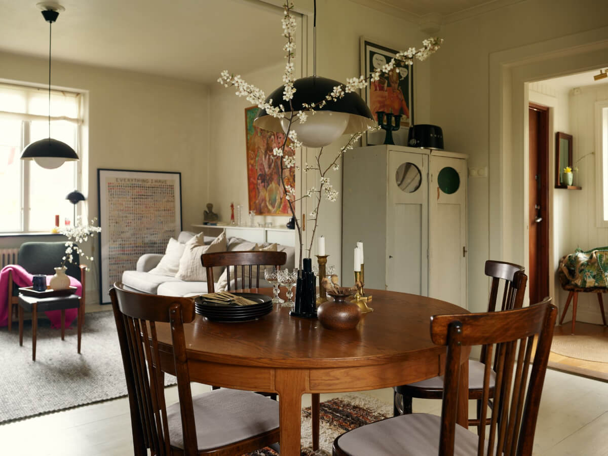 A Charming Semi-Detached House in the First Garden Town of Stockholm 17 social floorplan dining table