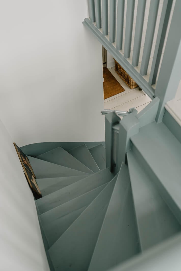 A Bright English Seaside Home Owned by Artists 18 staircase