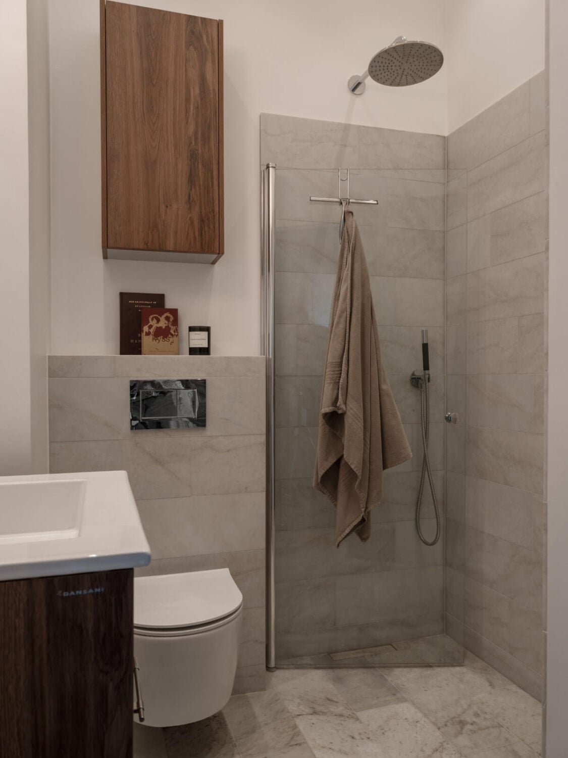 Turn-of-the-Century Charm and Site-Built Storage in a Stockholm Apartment 27 stylish scandinavian bathroom