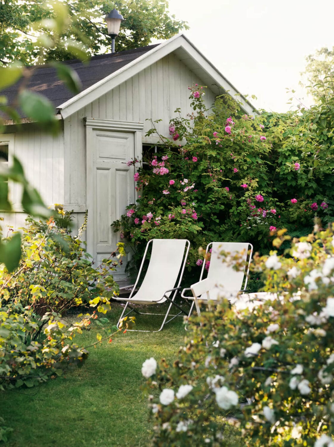 Best of 2025: Balconies and Gardens 56 summerhouse garden lounge beds