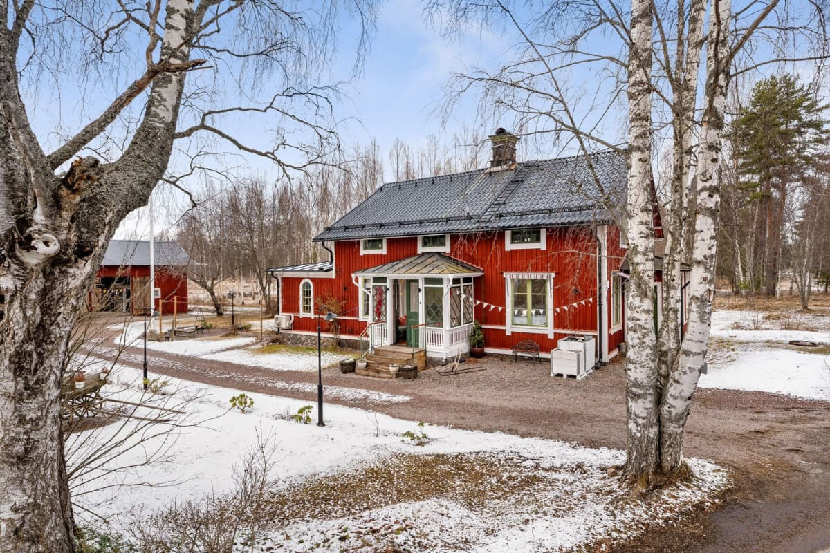 A Cozy Country House in Sweden Filled with Wallpapers 41 swedish country house