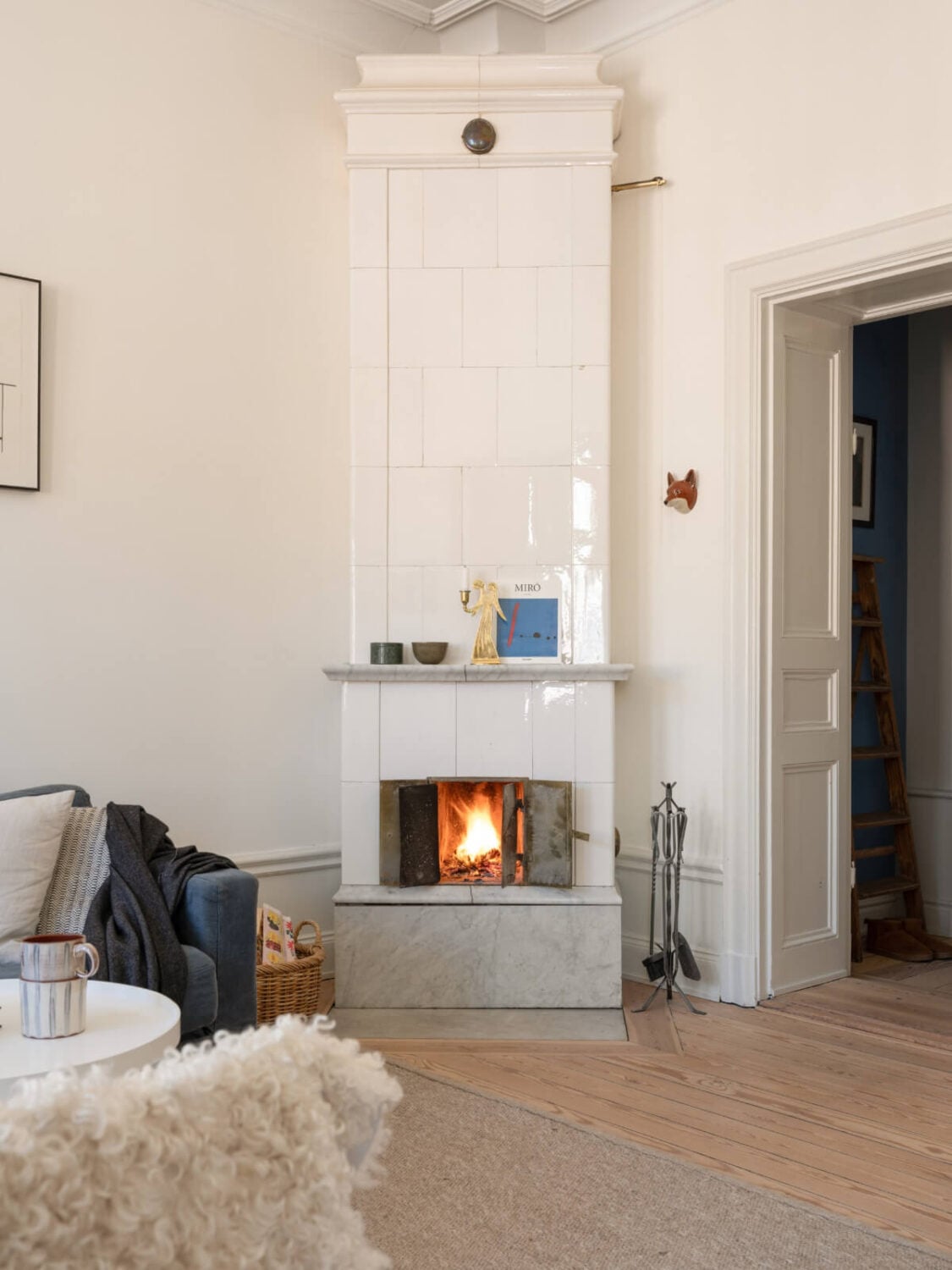 Turn-of-the-Century Charm and Site-Built Storage in a Stockholm Apartment 6 swedish fireplace kakelugn
