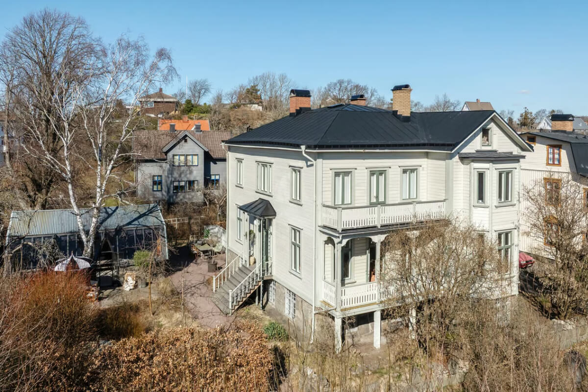 Artilleriet Co-Founder is Selling Her Art Nouveau Villa in Sweden 39 swedish villa artilleriet co founder Artilleriet Co-Founder is Selling Her Art Nouveau Villa in Sweden