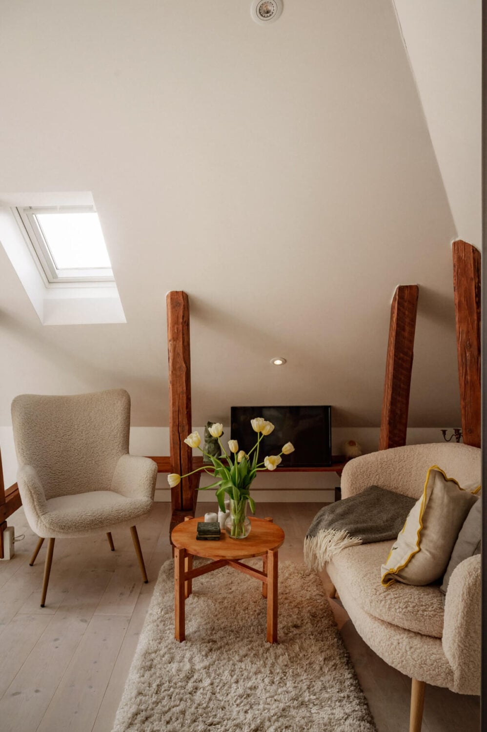 A Bright Attic Apartment with Exposed Beams and a Roof Terrace 3 tiny living room slanted ceilings exposed beams