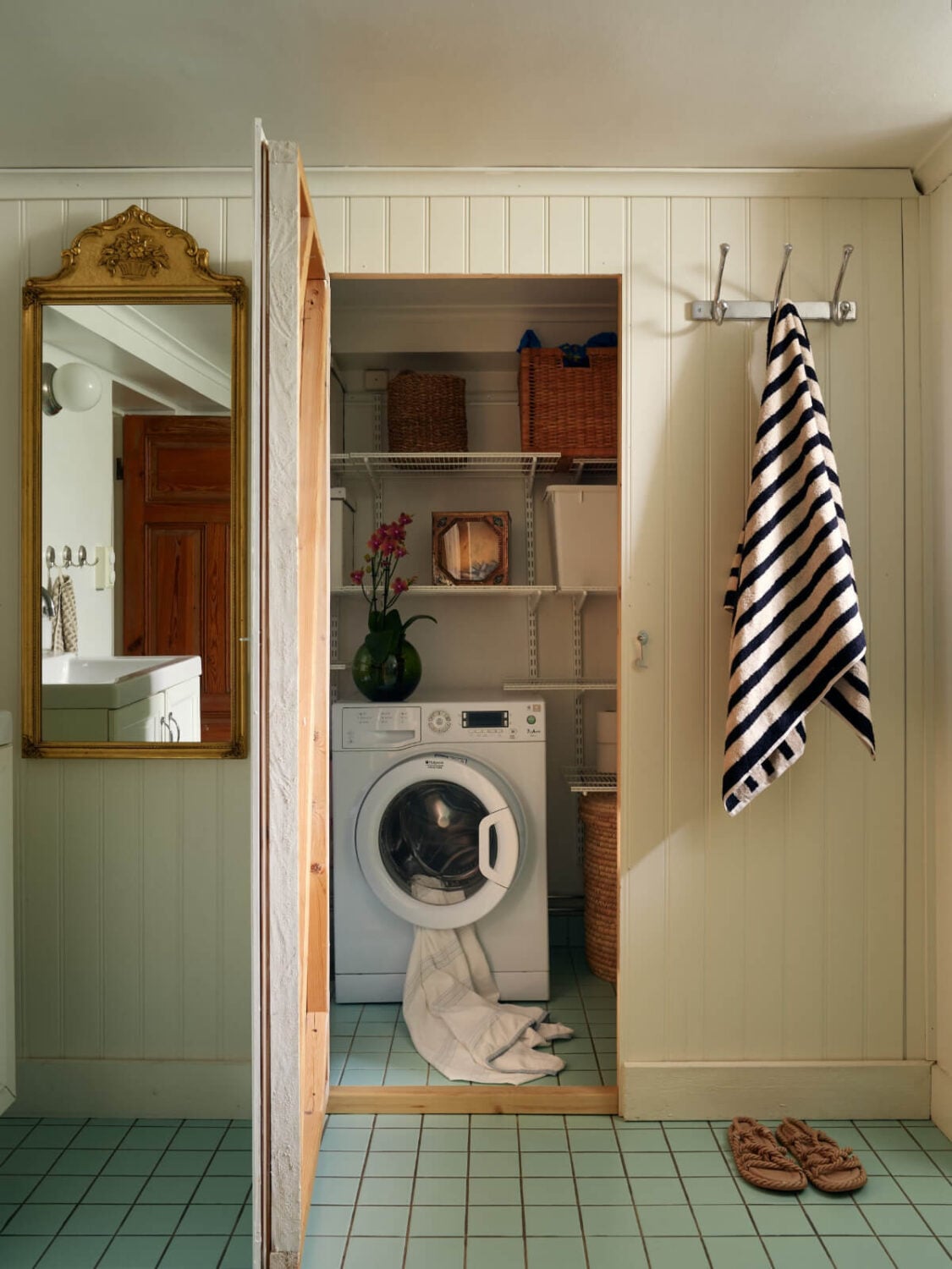 A Charming Semi-Detached House in the First Garden Town of Stockholm 31 utility room