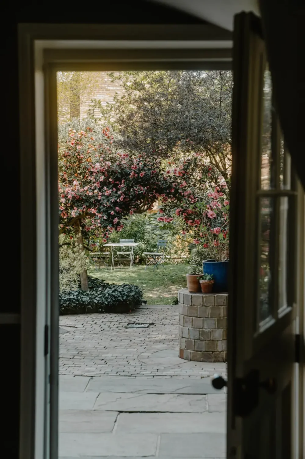 A Grand Regency-Style House with a Mature Garden in London 19 view into garden