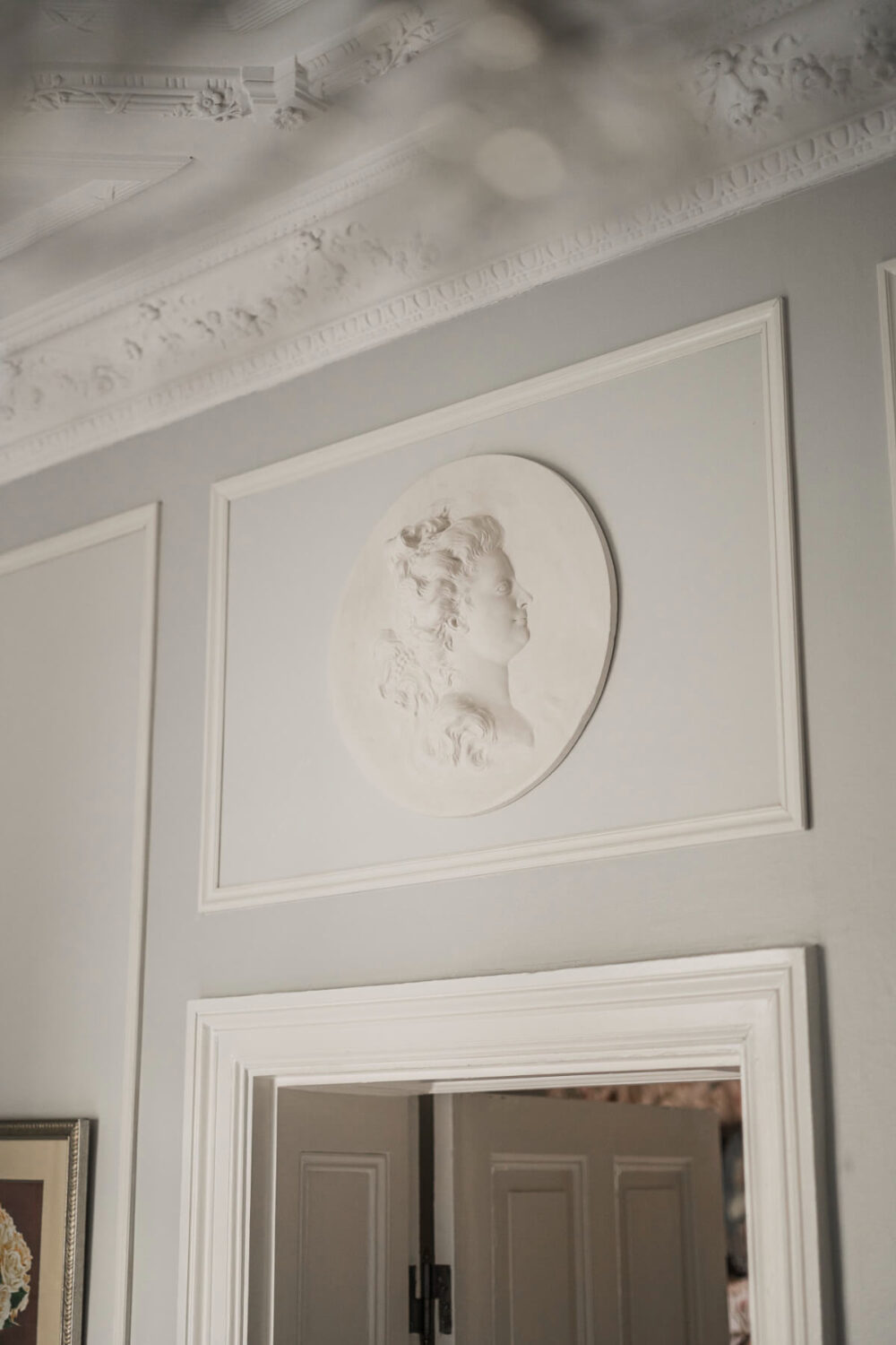 A Spectacular Kitchen and Antiques in a Late 19th-Century Apartment 19 wall ornament