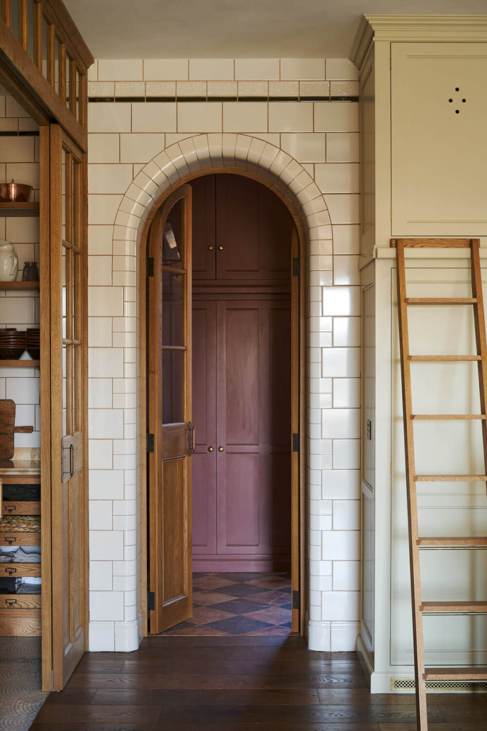 A North Downs Home with Four Magnificent Rooms Designed by deVOL 17 11.TheClassicEnglishKitchen-deVOL_LOW-RES