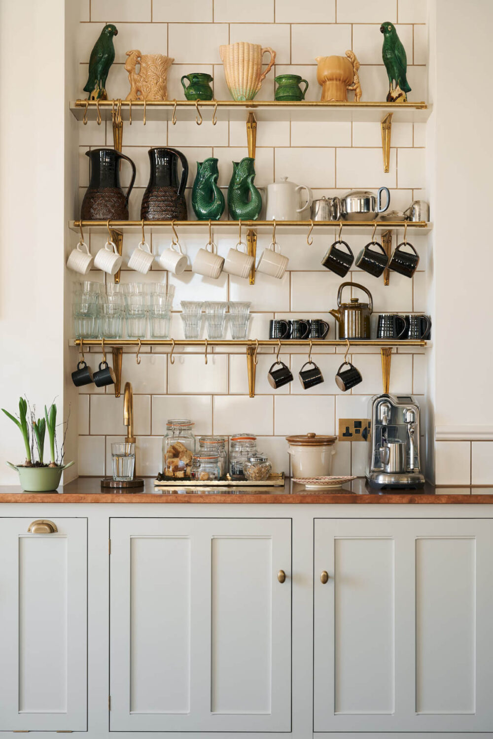 A North Downs Home with Four Magnificent Rooms Designed by deVOL 14 20.TheClassicEnglishKitchen-deVOL_LOW-RES
