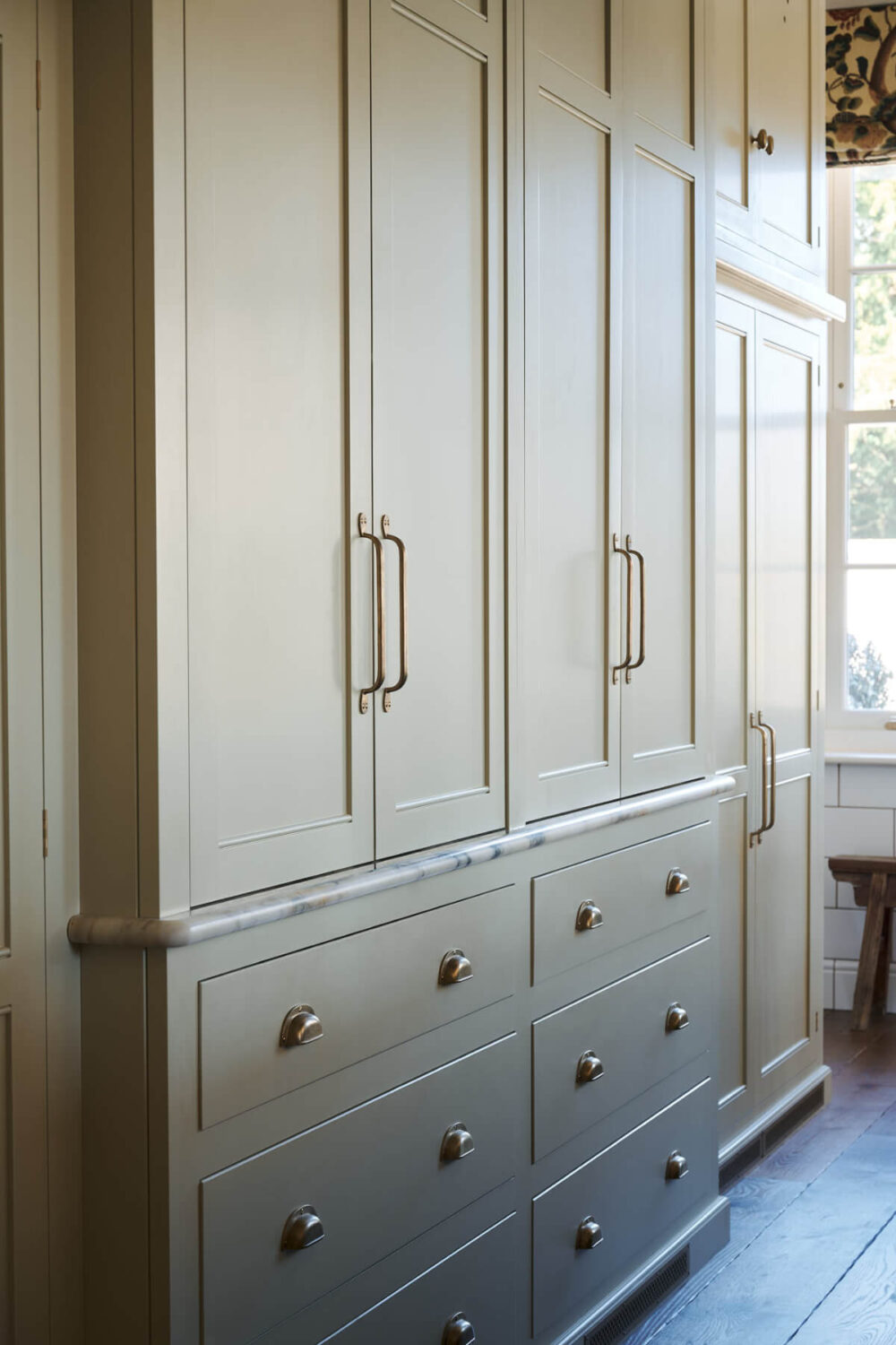 A North Downs Home with Four Magnificent Rooms Designed by deVOL 16 7.TheClassicEnglishKitchen-deVOL_LOW-RES