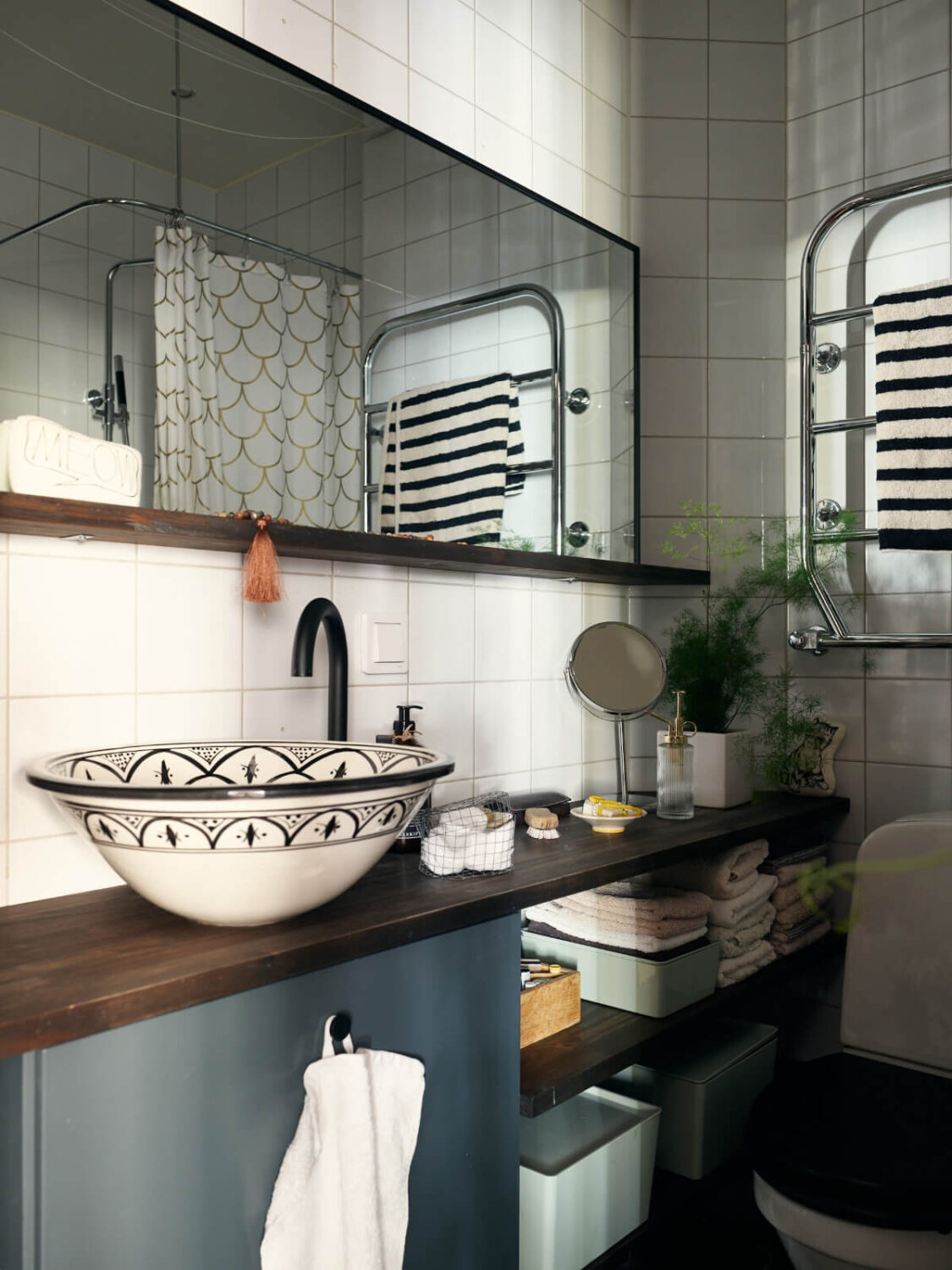 A Stunning Top-Floor Apartment with High Ceilings in a Former Church 28 bathroom