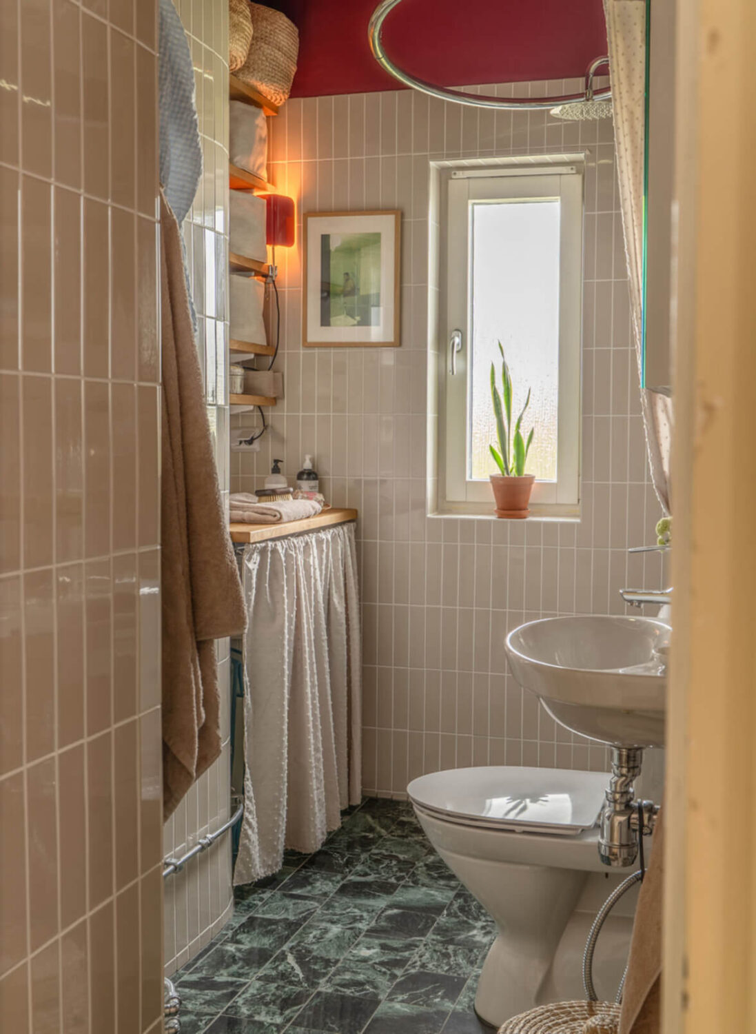 27 Statement Ceiling Ideas That Will Spruce Up Any Room 2 bathroom with pink painted ceiling