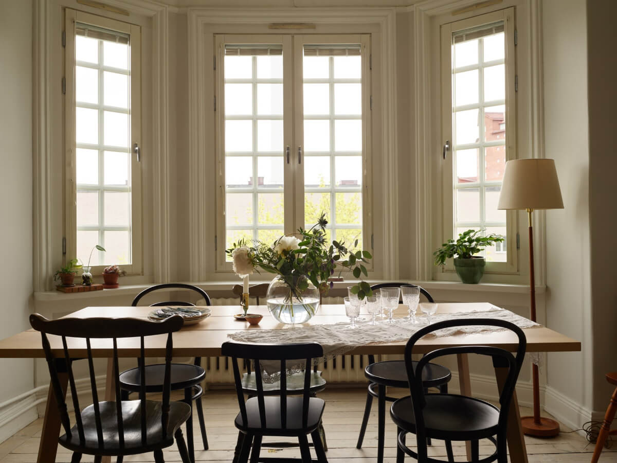 A Beautifully Renovated Early 20th-Century Apartment 4 bay window dining table