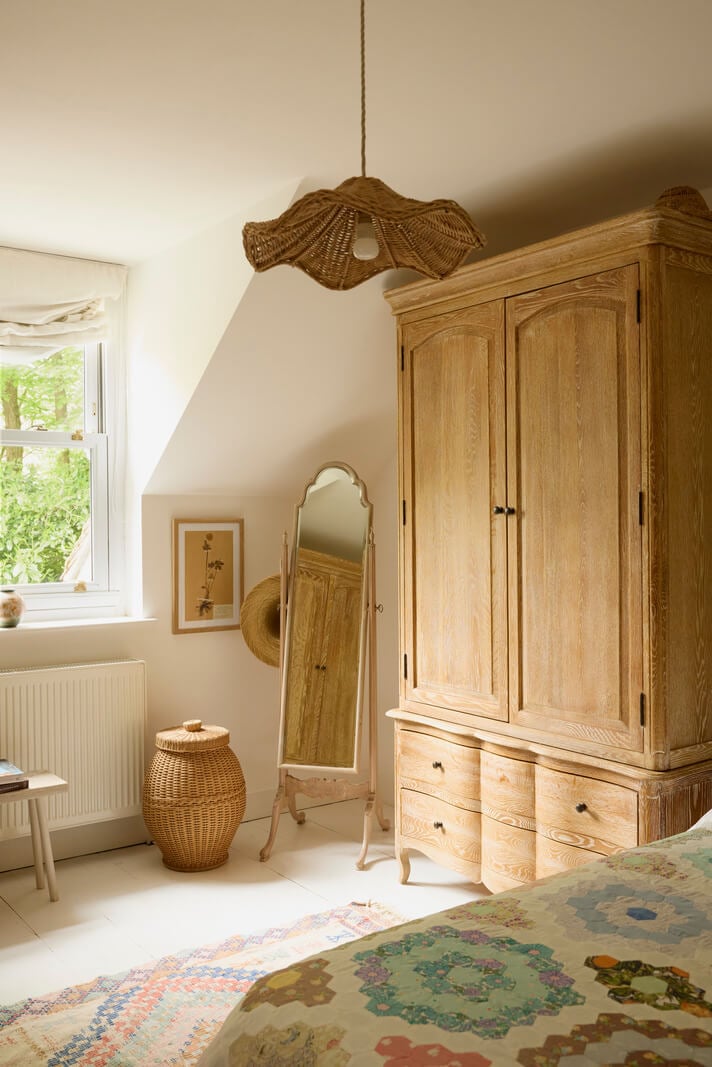 Natural Colors and Materials in a Beautiful Arts and Crafts House 19 bedroom detail