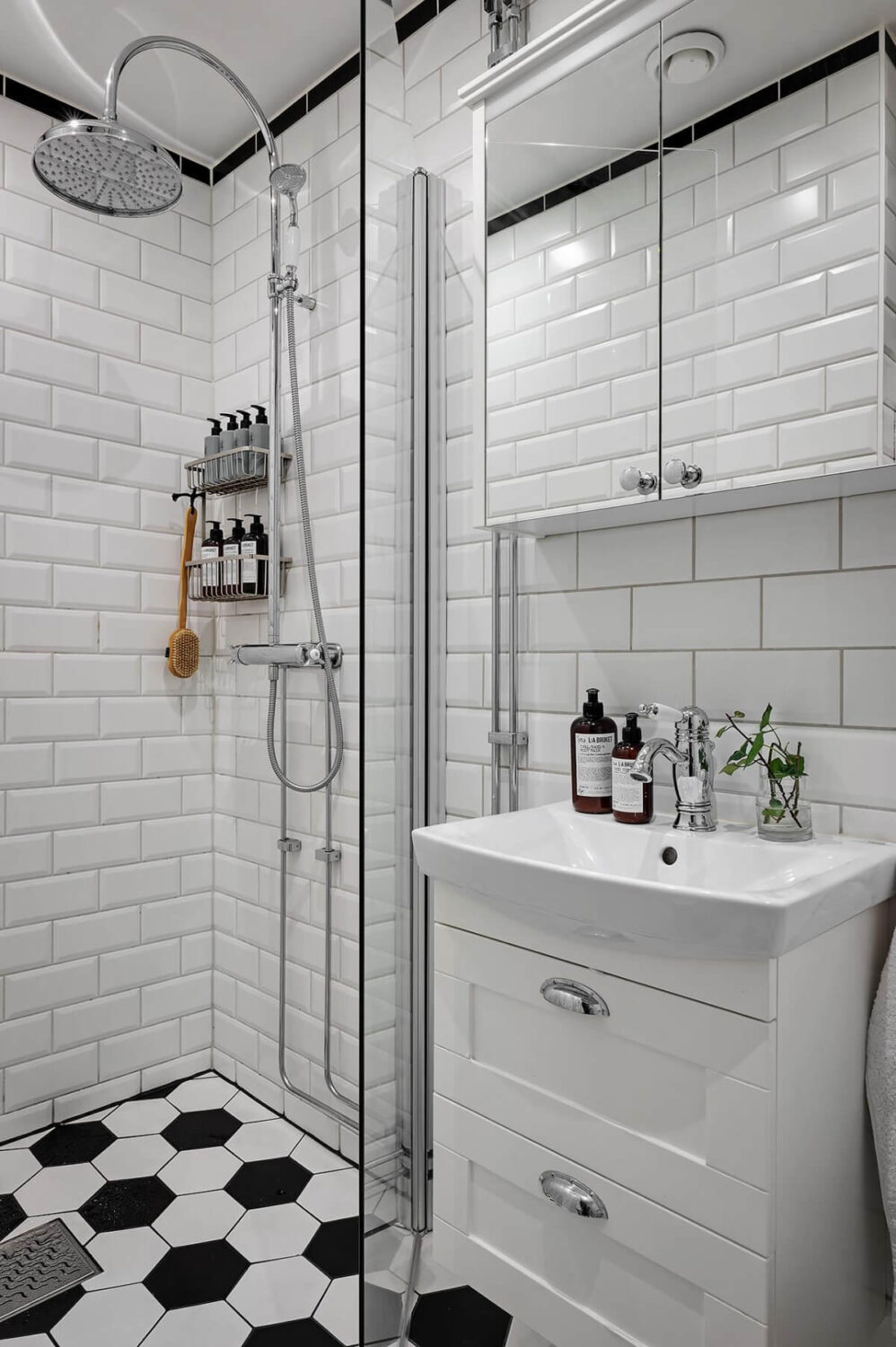 Classic Elements in a Charming Swedish Studio Apartment 24 black and white bathroom
