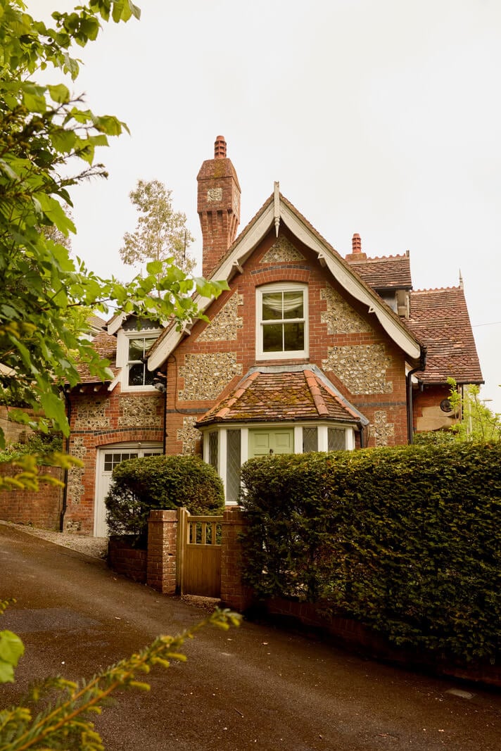 Natural Colors and Materials in a Beautiful Arts and Crafts House 33 charming arts and crafts house