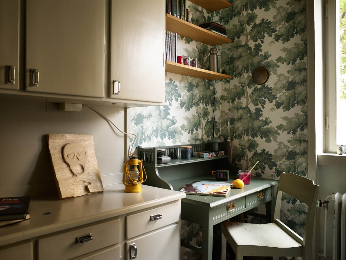 Wallpapers and a Midcentury-Style Kitchen in a 1930s Apartment 21 childrens room desk